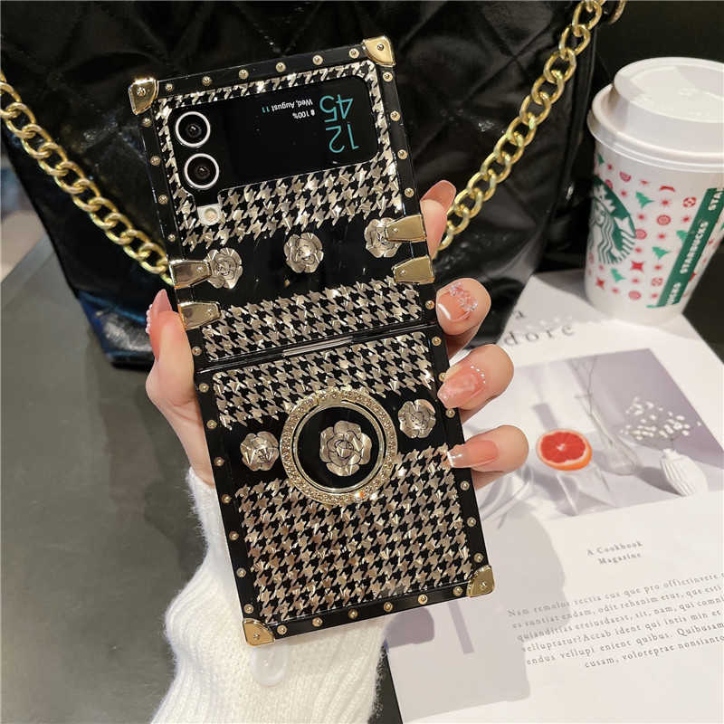 Gold Flakes Houndstooth Galaxy Z Flip 3/4/5 Case