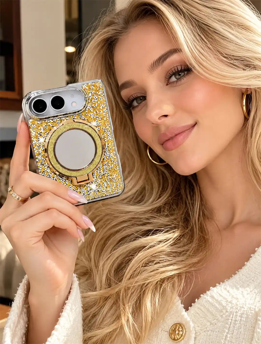 Woman holding the gold Mirror Halo Duo glitter case beside her face